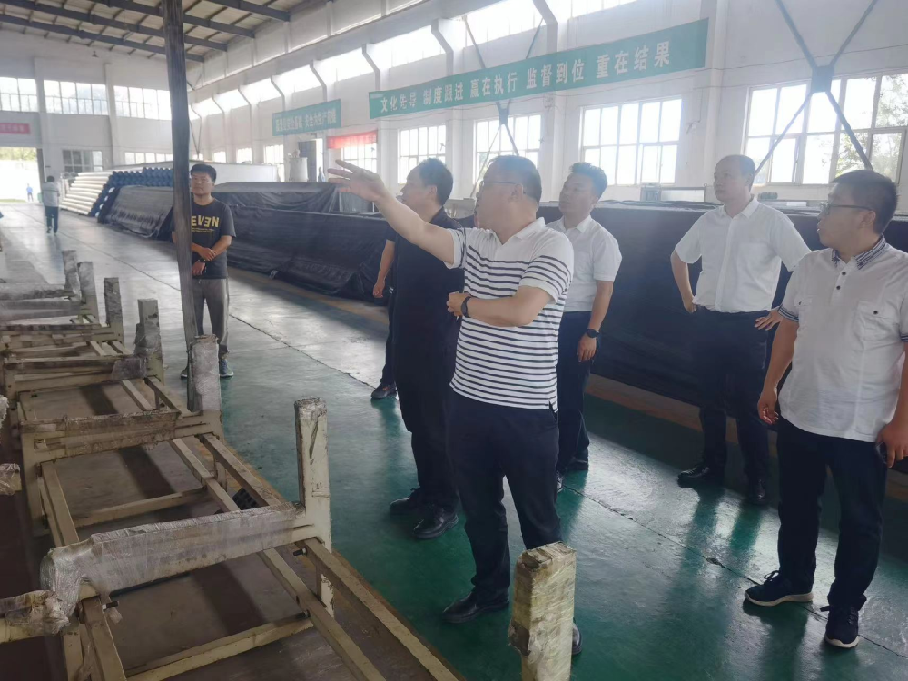 李磊、張瑛帶隊到廣平縣邯鄲市新頤通管業(yè)科技有限公司廠區(qū)督導檢查安全生產(chǎn)和疫情防控工作
